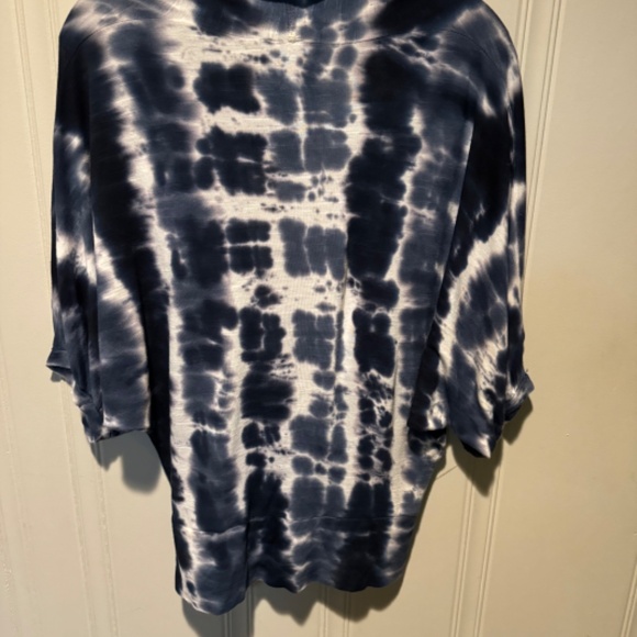 Top - Picture 2 of 5